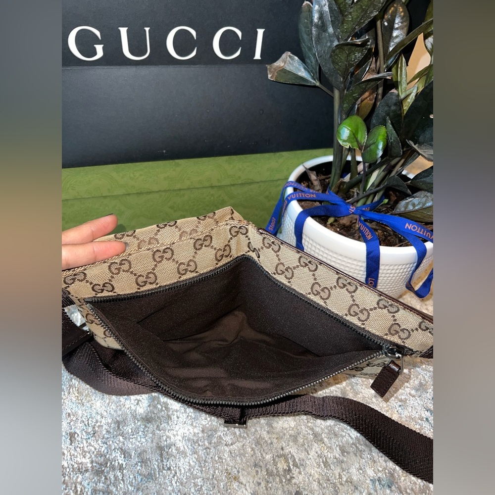 Gucci Belt Bag/ Waist Bag/ Fanny Pack - Picture 4 of 14